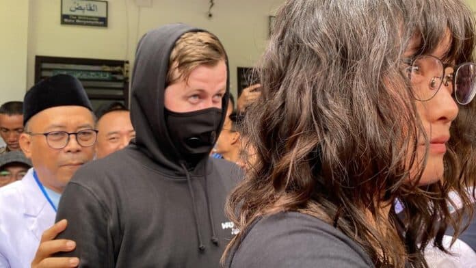 heboh_musisi_amerika_serikat_alan_walker_kunjungi_sma_al_azhar_medan