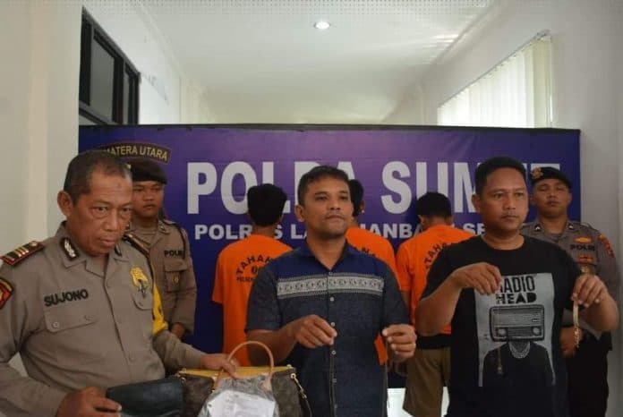hendak_melarikan_diri_3_pencuri_emas_senilai_rp_40_ditangkap_polres_labusel