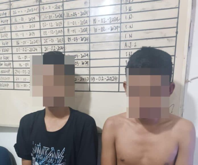 hendak_tawuran_bawa_samurai_dua_remaja_tertangkap_saat_polisi_patroli
