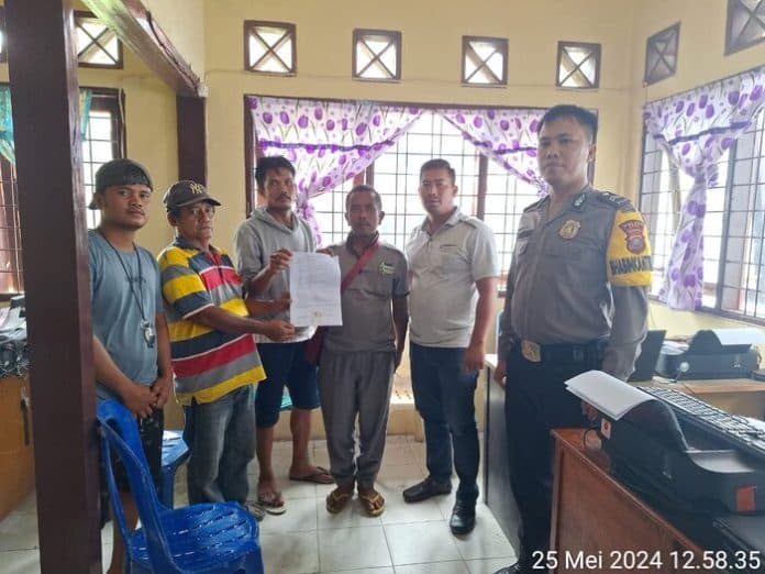 hentikan_kasus_pencurian_polsek_porsea_damaikan_korban_dan_3_pelaku