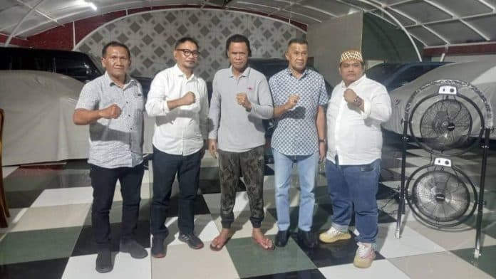 hercules_berikan_mandat_grib_sumut_pada_benny_tomasoa_untuk_menangkan_prabowo