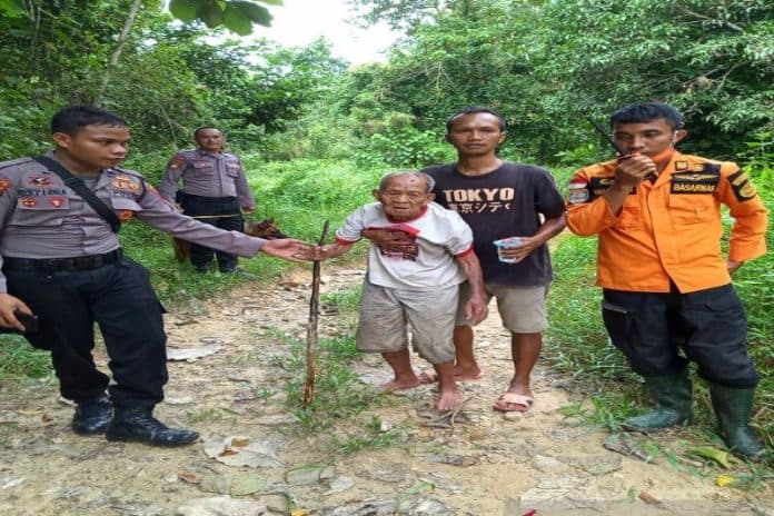 hilang_di_hutan_kakek_umur_100_tahun_ditemukan_dalam_kondisi_selamat
