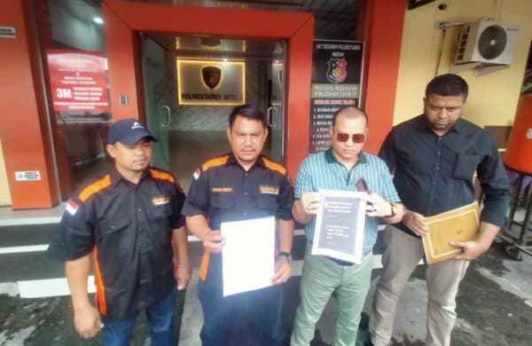hina_wali_kota_medan_dan_istrinya_pemilik_akun_instagram_at_martha_pt283_dilaporkan_ke_polrestabes_medan
