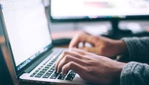 hindari_7_aplikasi_ini_bisa_menguras_baterai_laptop_macbook