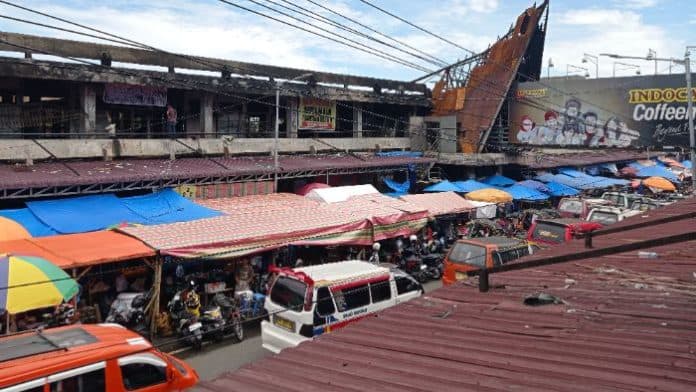 hingga_januari_2025_pedagang_gedung_4_pasar_horas_siantar_berjualan_di_bawah_tangga