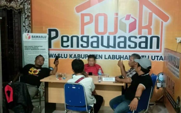 hingga_minggu_pukul_2100_wib_sidang_di_bawaslu_labura_belum_selesai