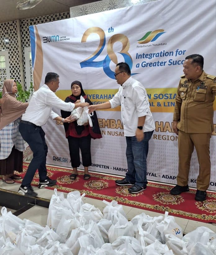 holding_ptpn_salurkan_500_paket_sembako_kepada_warga_langkat_dan_deli_serdang