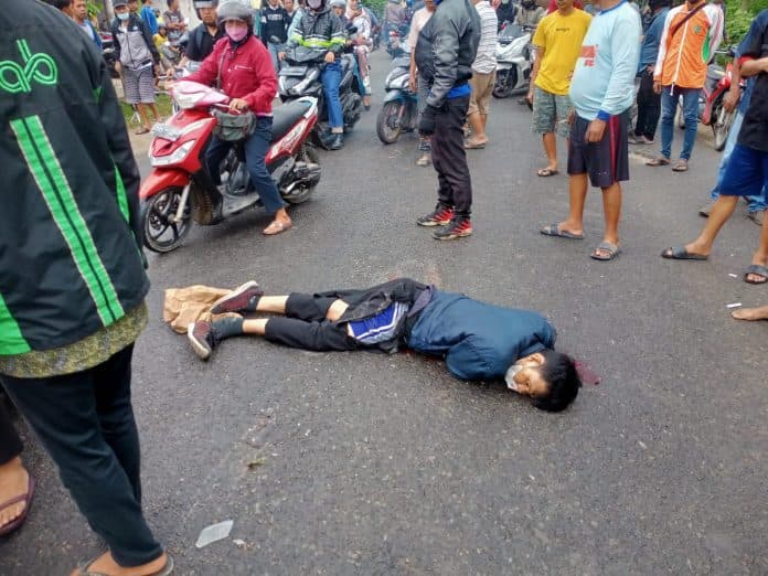 honda_beat_vs_truk_fuso_pengendara_sepeda_motor_tewas_di_rumah_sakit_mutiara