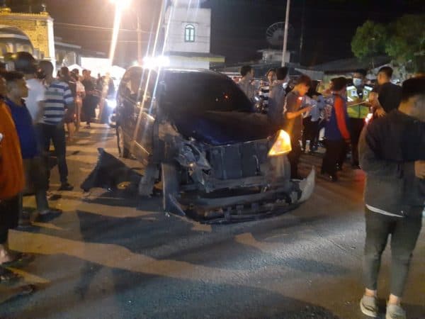 honda_cb_tabrakan_dengan_avanza_remaja_16_tahun_tewas_di_tkp