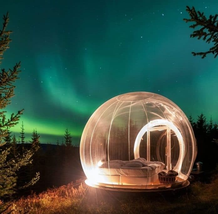 hotel_gelembung_di_lokasi_hutan_islandia_ini_menawarkan_pemandangan_langit_nothern_light