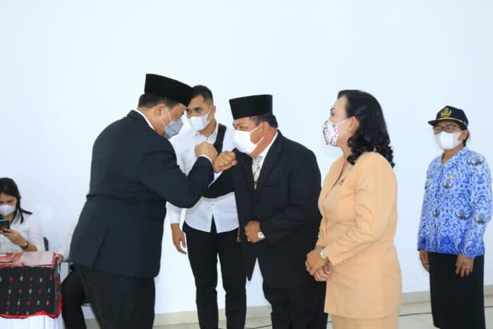 hotraja_dilantik_sebagai_penjabat_sekdakab_samosir