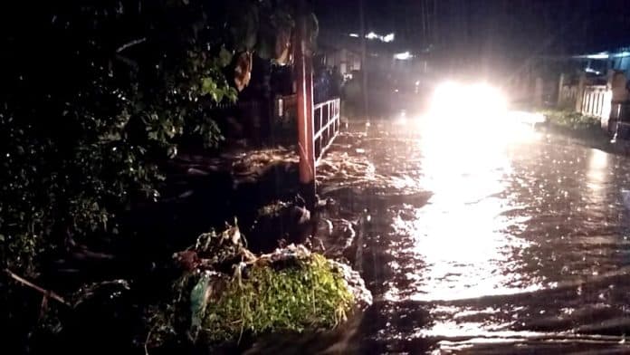 hujan_deras_dua_jembatan_kecamatan_siantar_sitalasari_tidak_dapat_dilintasi