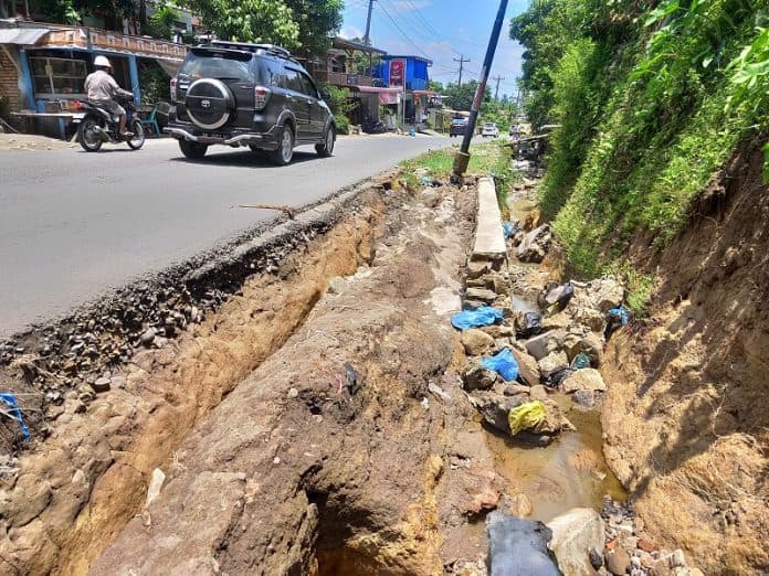 hujan_deras_paneitongah_banjir_kebun_sawit_marjandi_dituding_biang_banjir