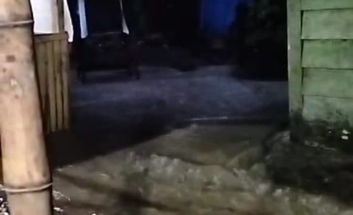 hujan_deras_sejumlah_rumah_warga_di_pematang_siantar_terendam_banjir