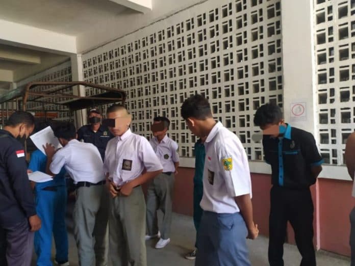 hukuman_apa_yang_tepat_bagi_siswa_bolos_ini_menurut_guru_sman_5_dan_taman_siswa_siantar
