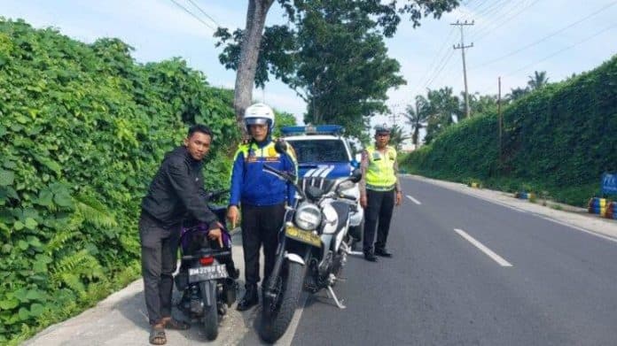 hunting_system_kasat_lantas_simalungun_seser_jalur_lintas_tanah_jawa_antisipasi_kecelakaan