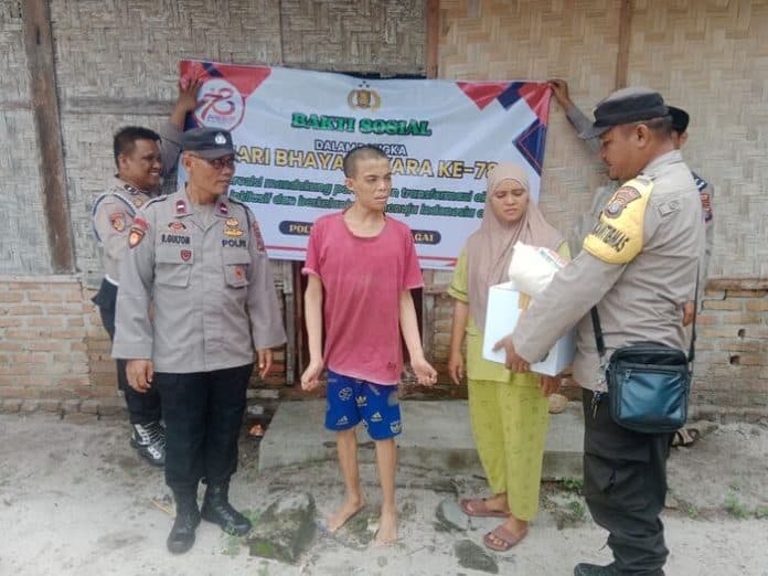 hut_bhayangkara_ke_78_polsek_tanjung_beringin_bantu_warga
