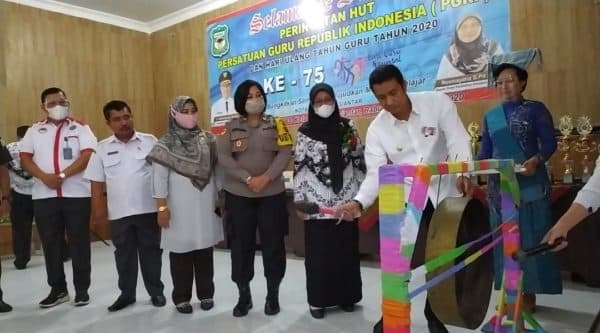 hut_guru_ke_75_ini_tanggapan_ketua_pgri_siantar