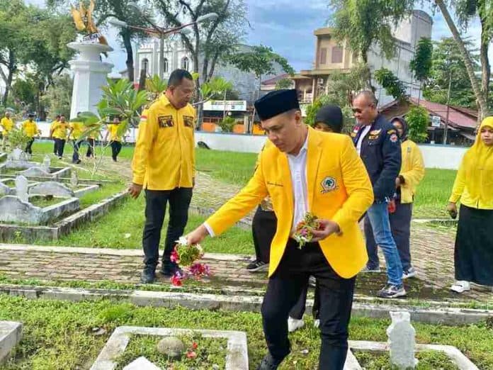 hut_ke_60_pengurus_golkar_deli_serdang_ziarah_ke_makam_pahlawan