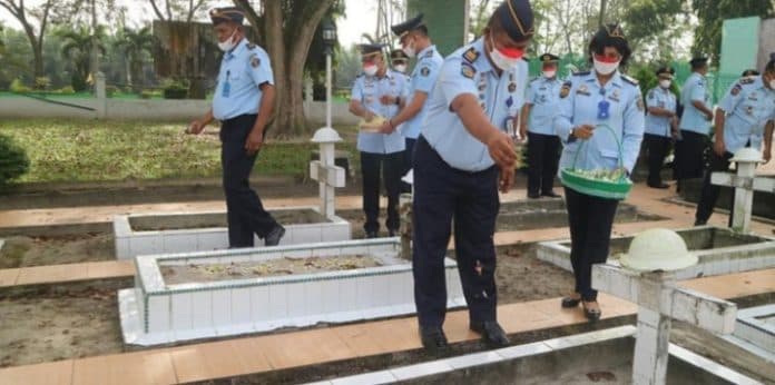 hut_kemenkum_ham_ri_kalapas_tba_tabur_bunga_di_makam_pahlawan