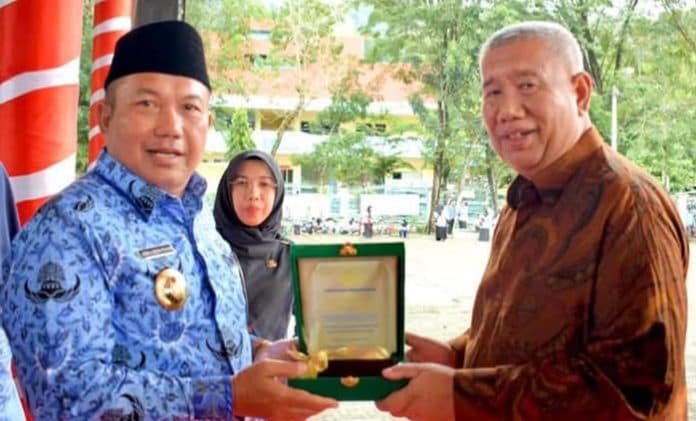 hut_korpri_ke_53_di_sibolga_61_asn_purna_tugas_terima_penghargaan