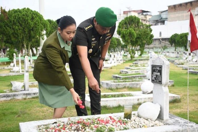 hut_penerangan_ad_pendam_ibb_ziarah_ke_tmp_bukit_barisan
