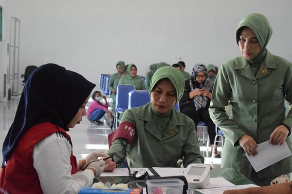 hut_persit_ke_78_kodim_deli_serdang_donor_darah_dan_santuni_anak_yatim
