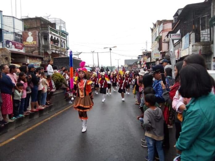hut_ri_ke_78_meriah_ribuan_warga_taput_menyaksikan_atraksi_drumband_pelajar