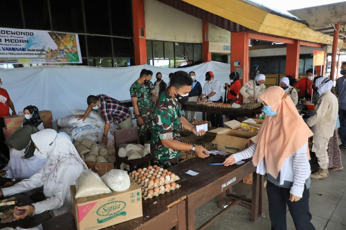 hut_tni_ke_76_pemko_medan_gelar_pasar_murah_di_eks_bandara_polonia