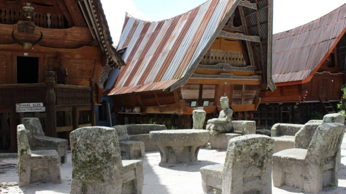 huta_siallagan_destinasi_wisata_yang_memesona_dunia
