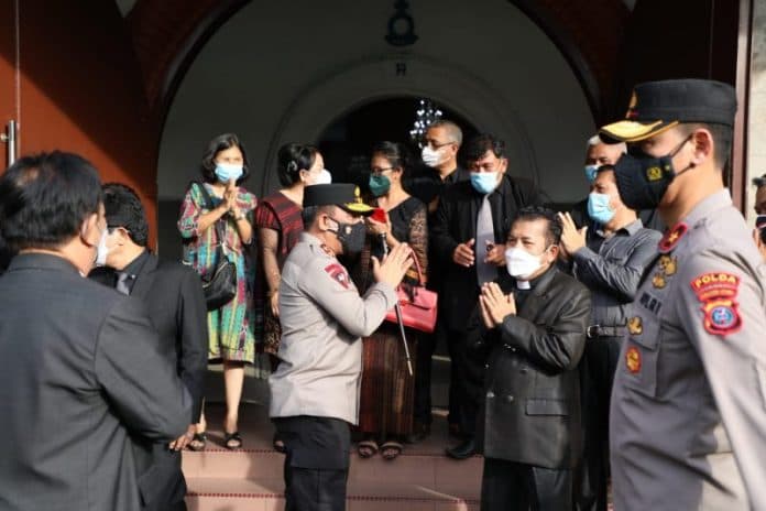 ibadah_jumat_agung_di_sumut_berjalan_kondusif_kapoldasu_terima_kasih