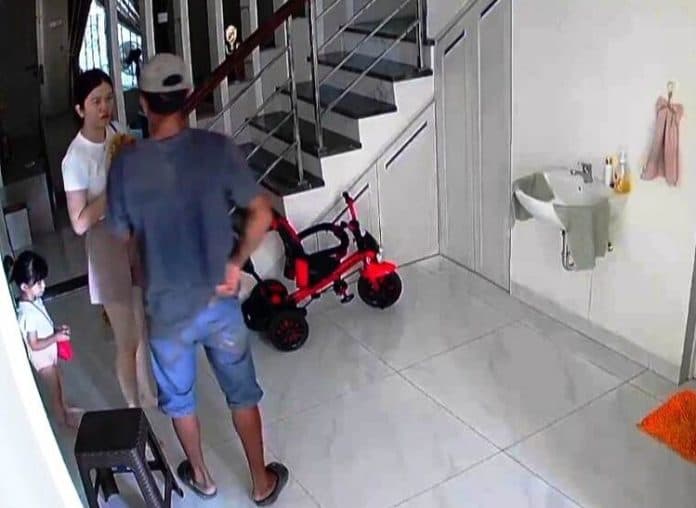 ibu_muda_dirampok_terekam_cctv_di_binjai_polisi_buru_pelakunya