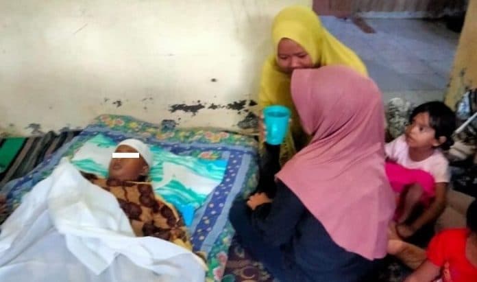 ibu_siswa_sd_di_galang_yang_tewas_tenggelam_terima_bantuan_dari_paslon_pilkada