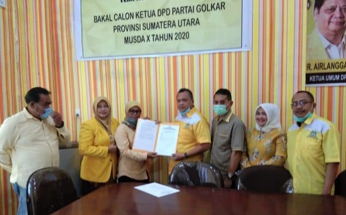 ijeck_ambil_formulir_pendaftaran_calon_ketua_dpd_golkar_sumut
