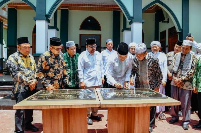 ijeck_resmikan_masjid_al_musannif_di_batu_bara_bupati_zahir_berterimakasih