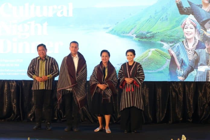 ijeck_sampaikan_syukur_f1h2o_kenalkan_danau_toba_dan_sekelilingnya_ke_dunia