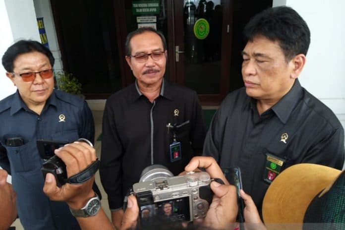 ikahi_minta_polisi_selidiki_penelepon_misterius