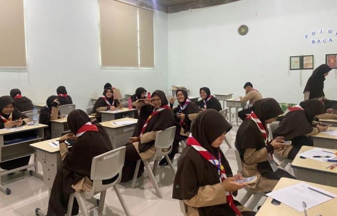 ikuti_era_digital_sma_it_ad_durrah_medan_gelar_uas_dengan_smartphone