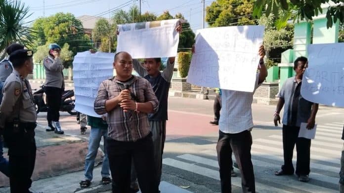 imbas_banjir_diduga_akibat_drainase_tertutup_warga_demo_kantor_wali_kota_tebing_tinggi
