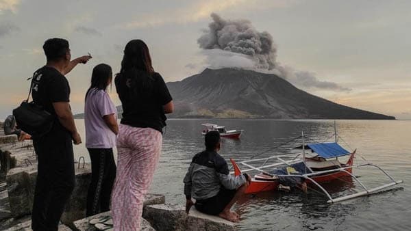 imbas_erupsi_gunung_ruang_di_sulut_lebih_5000_warga_mengungsi
