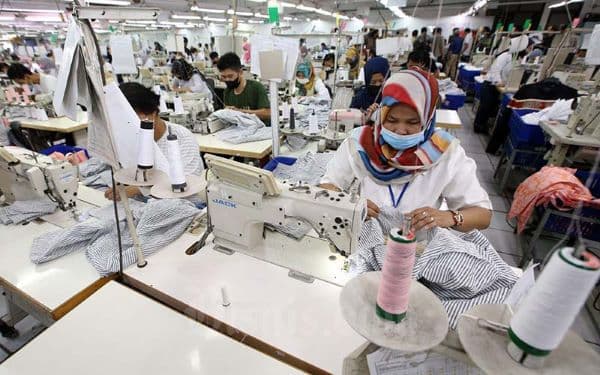 imbas_lesu_order_28_perusahaan_garmen_tekstil_pangkas_hari_kerja