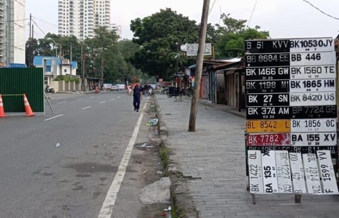 imbas_penutupan_jalan_gaharu_pedagang_plat_kendaraan_keluhkan_omset_menurun
