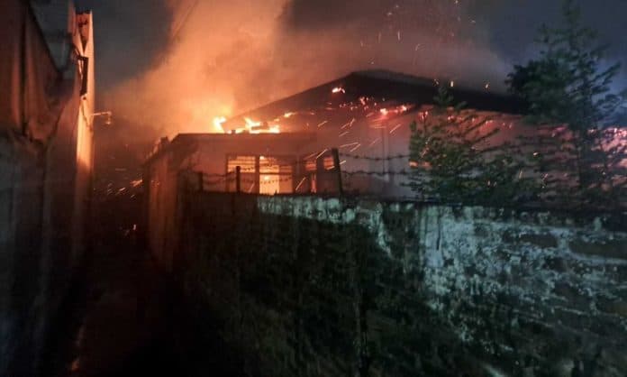 indekos_di_medan_perjuangan_ludes_terbakar_korban_jiwa_nihil