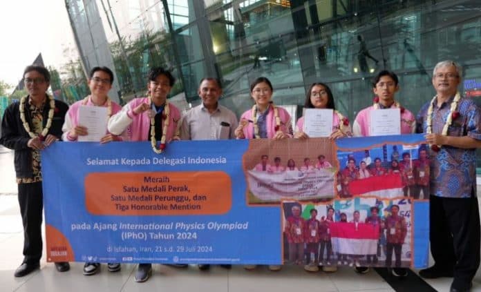 indonesia_boyong_5_penghargaan_dari_olimpiade_fisika_internasional_2024