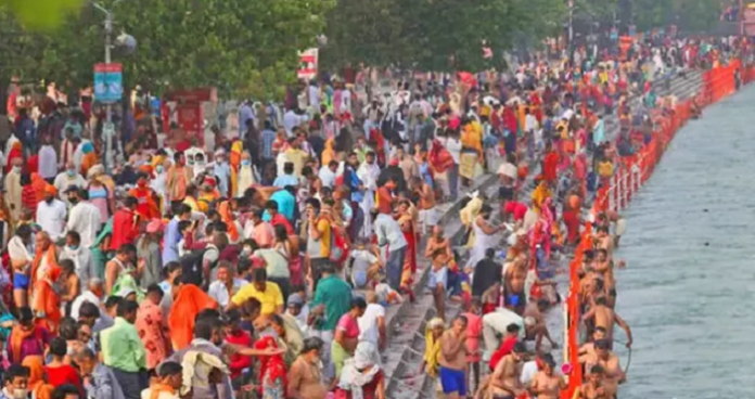 infeksi_covid_19_menggila_jutaan_warga_india_gelar_ritual_mandi_bersama