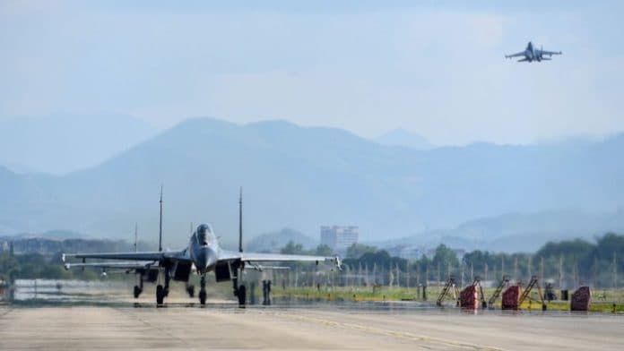inggris_ingatkan_china_tentang_perekrutan_pilot_inggris_untuk_melatih_militer