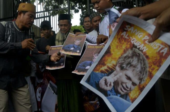 inggris_tolak_masuk_politisi_denmark_pembakar_al_quran