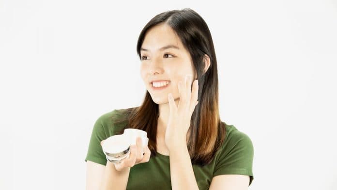 ini_4_vitamin_kulit_yang_perlu_dikonsumsi_untuk_bikin_cantik_dan_sehat