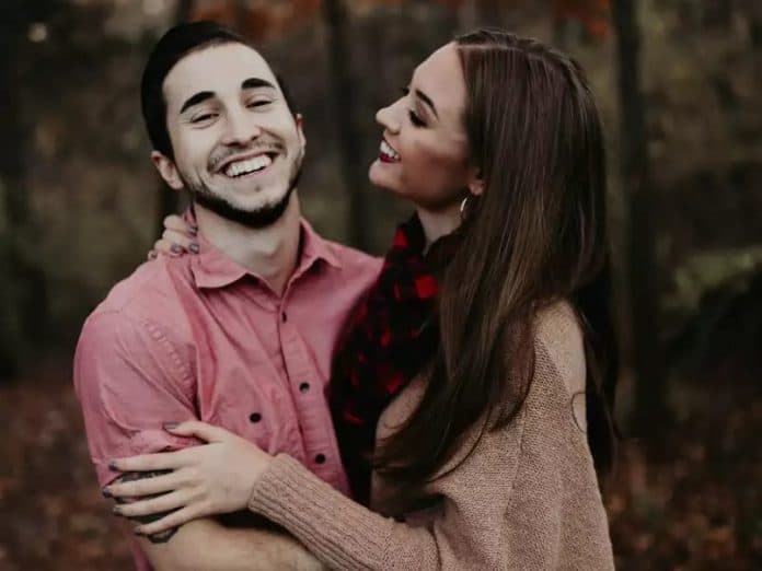 ini_bahasa_tubuh_yang_menunjukkan_apakah_seorang_pria_menyukai_anda