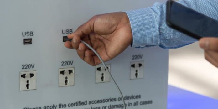 ini_bahaya_pakai_fasilitas_charger_handphone_umum